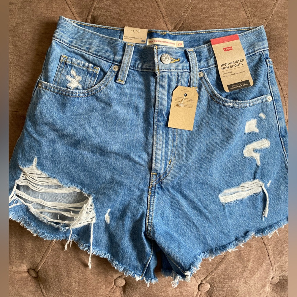 NWT Levi's High-Waisted Mom Shorts